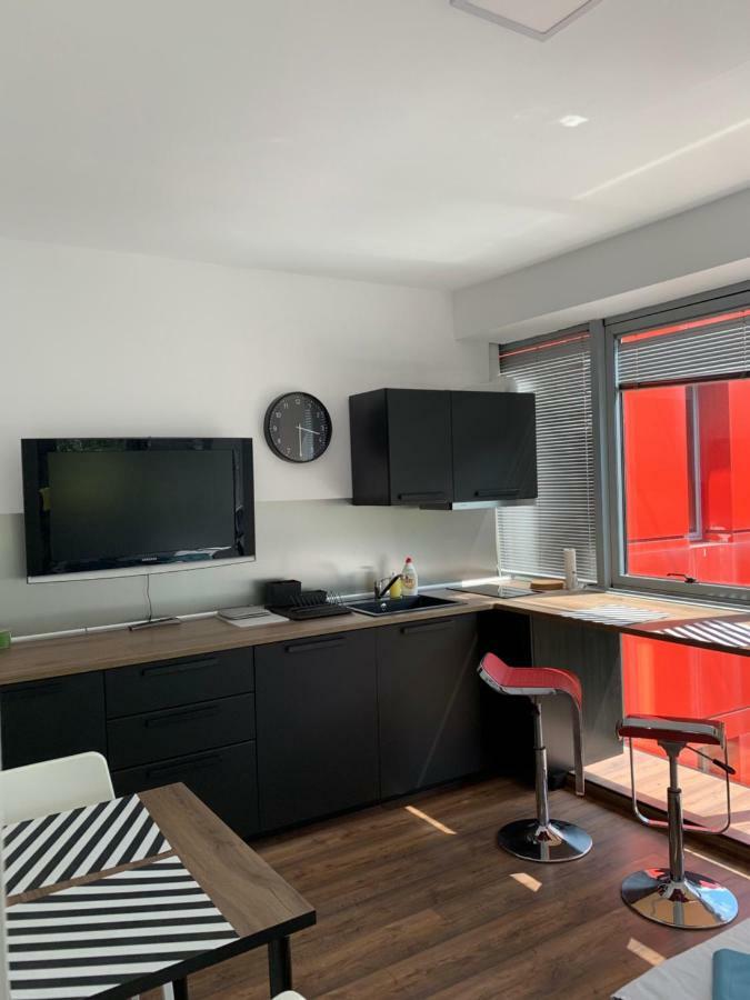 Lilia 3 Self-Check In Apartment With Hot Water Despite Prevention In The Neighborhood, Food And Drink Shop Open Until 10 Pm And Free Parking Area Next Ot 24 Hours Food And Drink Shop And Free Parking Area София Экстерьер фото
