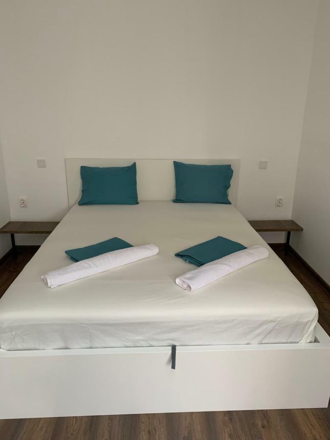 Lilia 3 Self-Check In Apartment With Hot Water Despite Prevention In The Neighborhood, Food And Drink Shop Open Until 10 Pm And Free Parking Area Next Ot 24 Hours Food And Drink Shop And Free Parking Area София Экстерьер фото