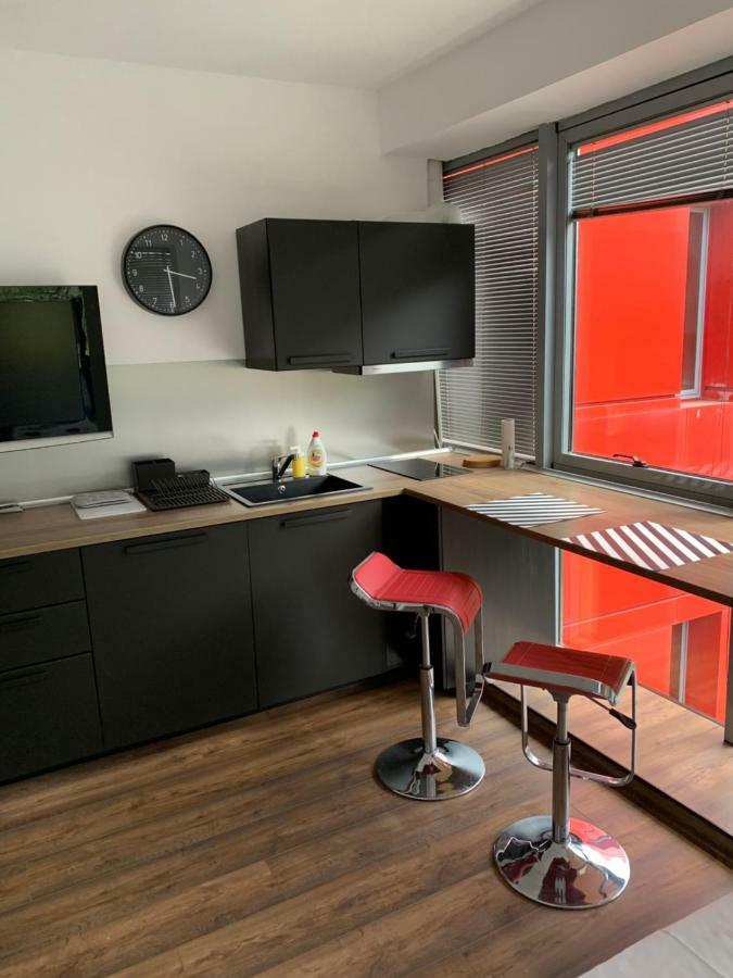 Lilia 3 Self-Check In Apartment With Hot Water Despite Prevention In The Neighborhood, Food And Drink Shop Open Until 10 Pm And Free Parking Area Next Ot 24 Hours Food And Drink Shop And Free Parking Area София Экстерьер фото
